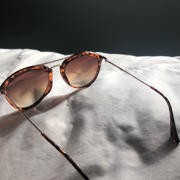 Tortoise sunglasses - Picture 3 of 3